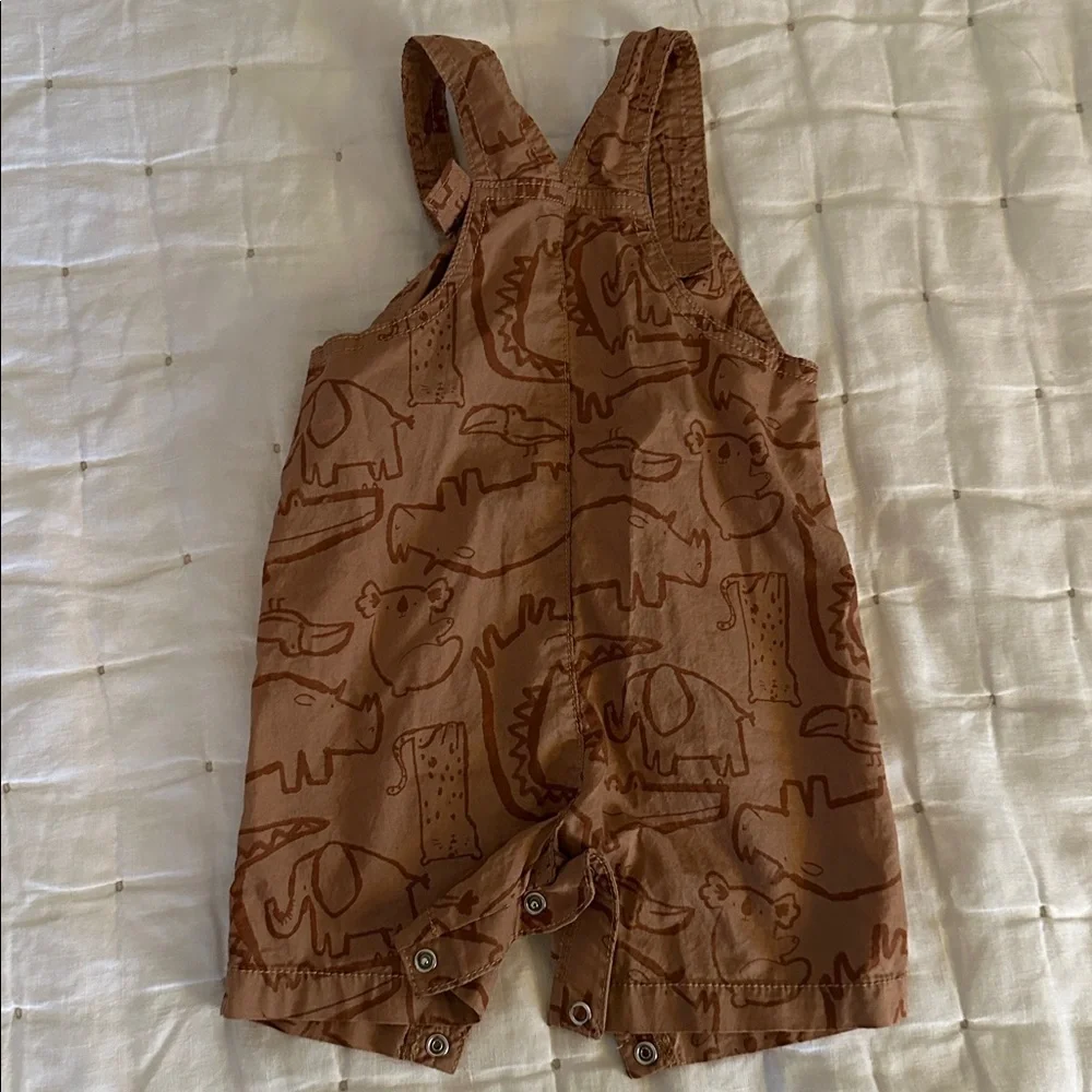 11 piece 12mo. Cute Baby Boy Animal themed Clothes (040) - Picture 11 of 16